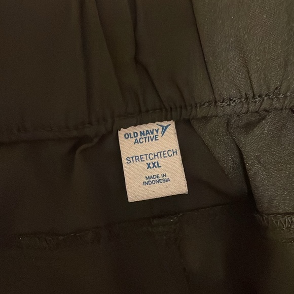 EUC Women’s Old Navy stretch tech pants in black. Size XXL. - Picture 4 of 6